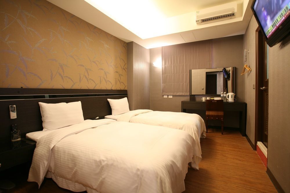 Military 75 Hotel Taichung Exterior foto